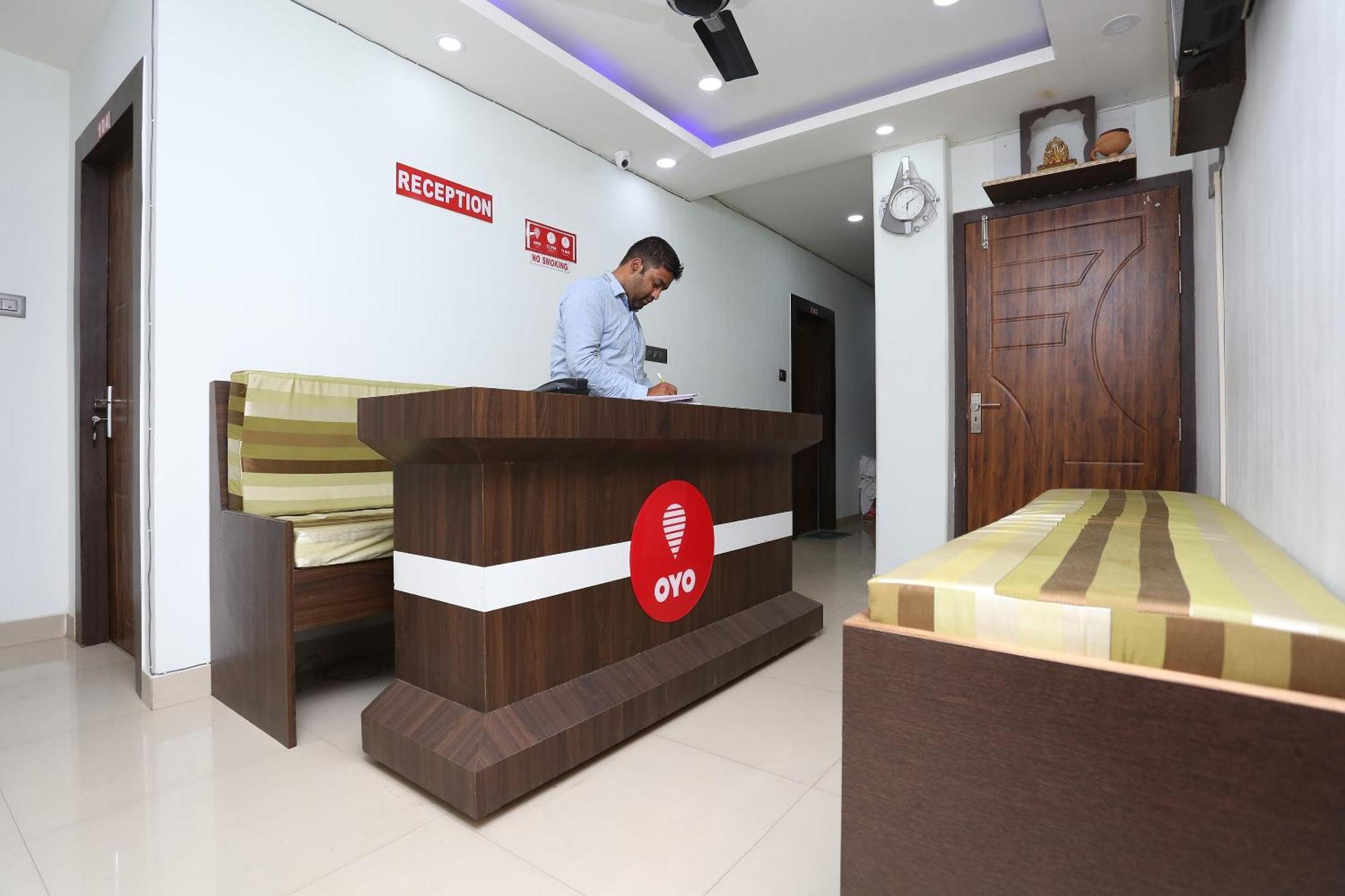 Hotel O Aashray Guest House Guwahati Esterno foto