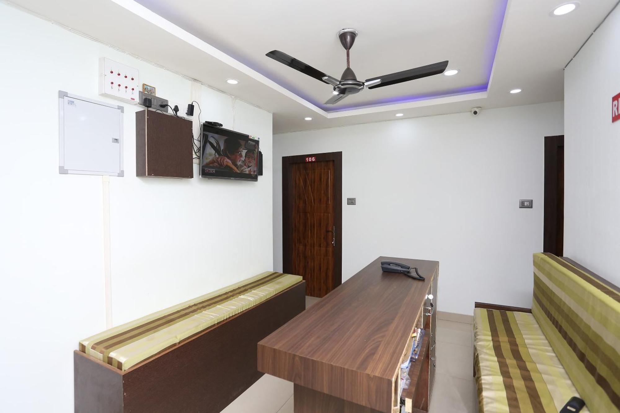 Hotel O Aashray Guest House Guwahati Esterno foto