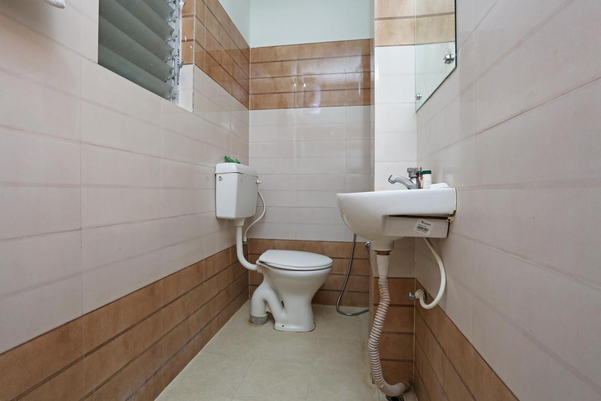 Hotel O Aashray Guest House Guwahati Esterno foto