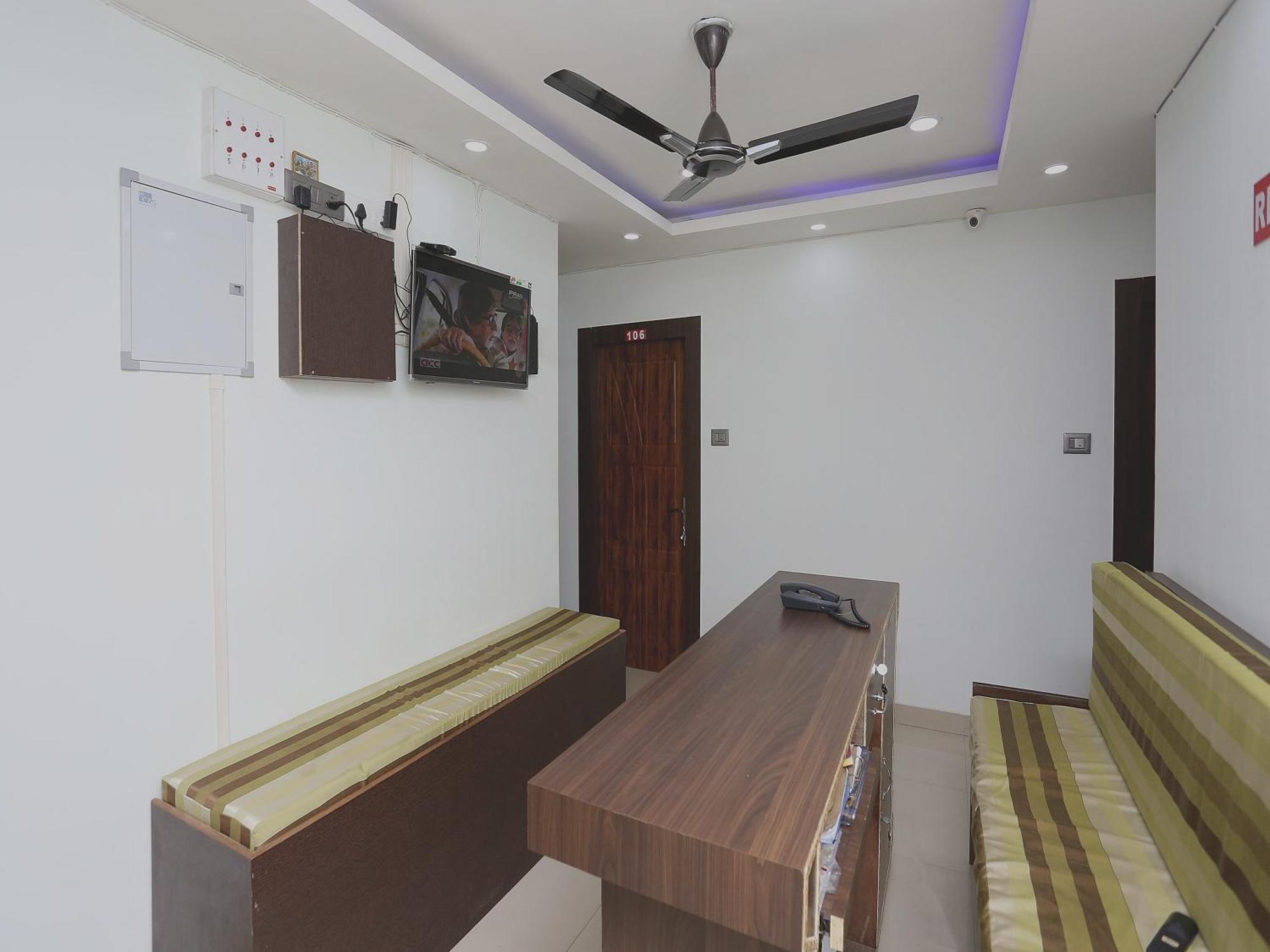 Hotel O Aashray Guest House Guwahati Esterno foto